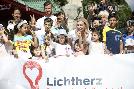 Aktion Lichtherz 'Ein Tag im Zoo' für Flüchtlingskinder in Berlin