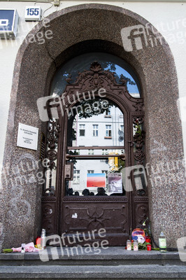 Enthüllung der Gedenktafel für David Bowie in Berlin