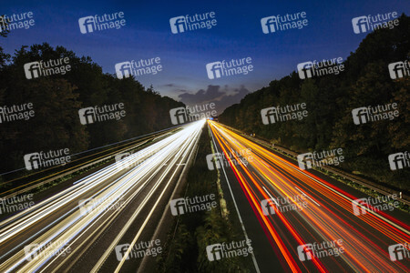 Symbolfoto Autobahn
