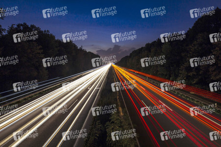 Symbolfoto Autobahn