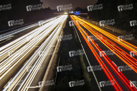 Symbolfoto Autobahn
