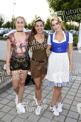 7. Vorwiesn bei Möbel Höffner in München