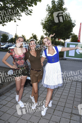 7. Vorwiesn bei Möbel Höffner in München
