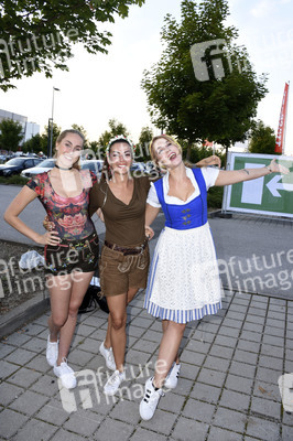 7. Vorwiesn bei Möbel Höffner in München