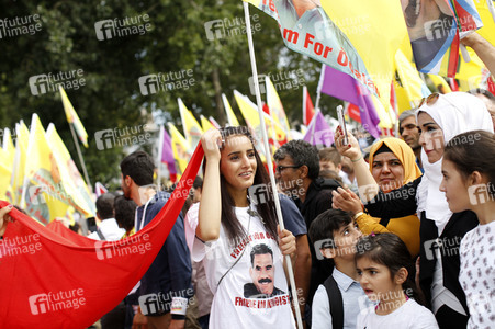 Kurden Großdemo in Köln