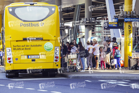 Symbolfoto Fernbus