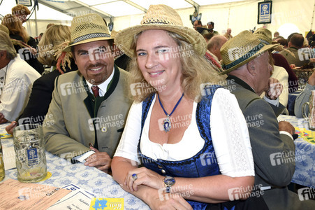 Volksfest 'Keferloher Montag' in Grasbrunn