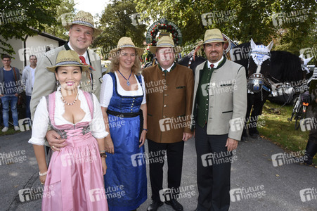 Volksfest 'Keferloher Montag' in Grasbrunn