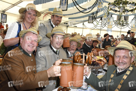 Volksfest 'Keferloher Montag' in Grasbrunn