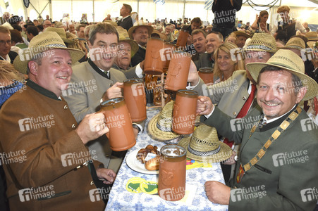 Volksfest 'Keferloher Montag' in Grasbrunn