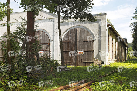 DOOR ART: Lokschuppen Tor / Locomotive Shed Gate Bodypainting