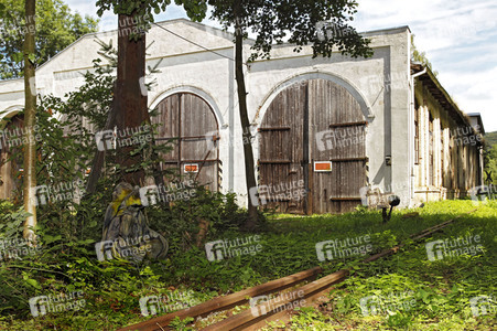 DOOR ART: Lokschuppen Tor / Locomotive Shed Gate Bodypainting