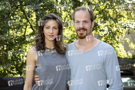 Fototermin zur TV-Serie 'Neandertaler' in Berlin