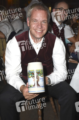 Hofbräu Festzelt Krugvorstellung 2016 in München