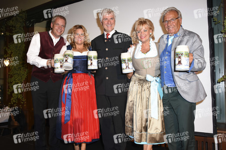 Hofbräu Festzelt Krugvorstellung 2016 in München