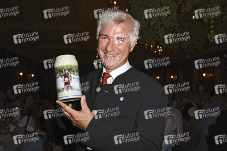 Hofbräu Festzelt Krugvorstellung 2016 in München