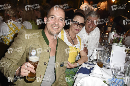 Hofbräu Festzelt Krugvorstellung 2016 in München