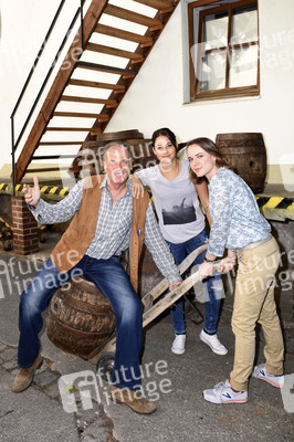 Settermin zum TV-Film 'Bierleichen. Ein Paschakrimi' in Haimhausen
