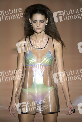 Dolores Cortés Fashion Show auf der Mercedes-Benz Fashion Week Madrid SS17