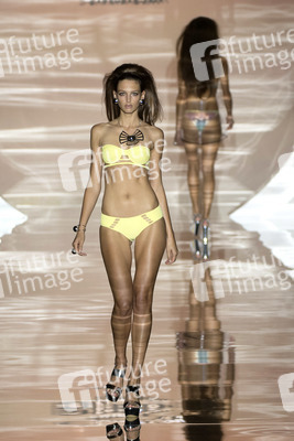 Dolores Cortés Fashion Show auf der Mercedes-Benz Fashion Week Madrid SS17