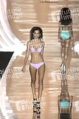 Dolores Cortés Fashion Show auf der Mercedes-Benz Fashion Week Madrid SS17
