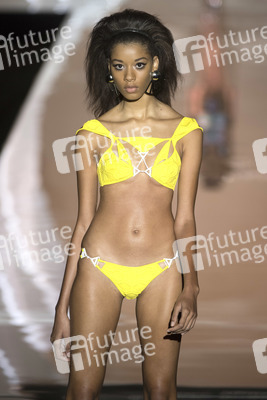 Dolores Cortés Fashion Show auf der Mercedes-Benz Fashion Week Madrid SS17