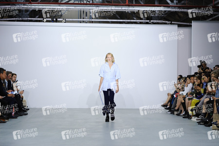 Eudon Choi Fashion Show auf der London Fashion Week SS17