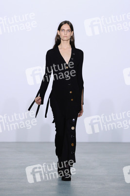 Eudon Choi Fashion Show auf der London Fashion Week SS17