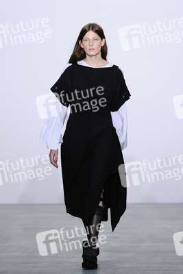 Eudon Choi Fashion Show auf der London Fashion Week SS17