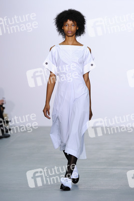 Eudon Choi Fashion Show auf der London Fashion Week SS17