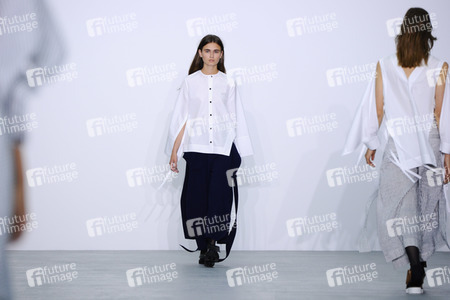 Eudon Choi Fashion Show auf der London Fashion Week SS17