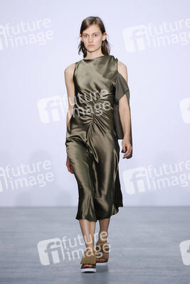 Eudon Choi Fashion Show auf der London Fashion Week SS17