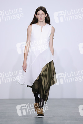 Eudon Choi Fashion Show auf der London Fashion Week SS17