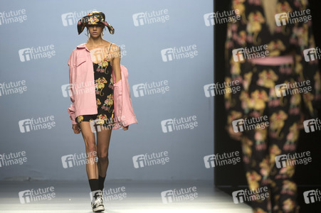 Maria Escoté Fashion Show auf der Mercedes-Benz Fashion Week Madrid SS17