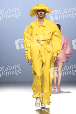 Maria Escoté Fashion Show auf der Mercedes-Benz Fashion Week Madrid SS17