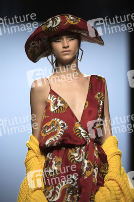 Maria Escoté Fashion Show auf der Mercedes-Benz Fashion Week Madrid SS17