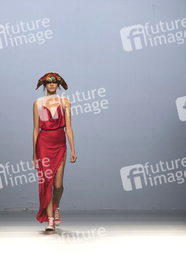 Maria Escoté Fashion Show auf der Mercedes-Benz Fashion Week Madrid SS17