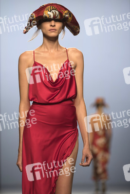 Maria Escoté Fashion Show auf der Mercedes-Benz Fashion Week Madrid SS17