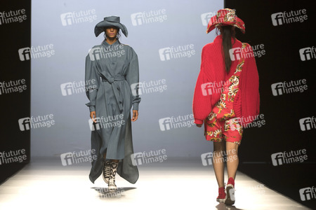 Maria Escoté Fashion Show auf der Mercedes-Benz Fashion Week Madrid SS17