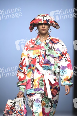 Maria Escoté Fashion Show auf der Mercedes-Benz Fashion Week Madrid SS17