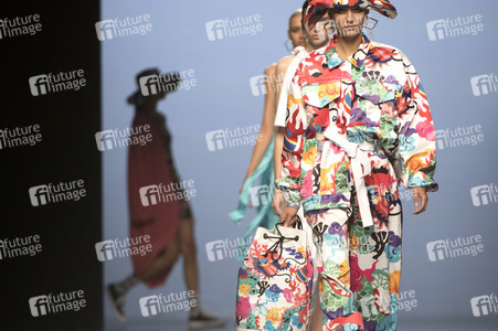 Maria Escoté Fashion Show auf der Mercedes-Benz Fashion Week Madrid SS17