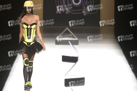 Maya Hansen Fashion Show auf der Mercedes-Benz Fashion Week Madrid SS17
