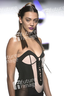 Maya Hansen Fashion Show auf der Mercedes-Benz Fashion Week Madrid SS17