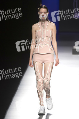Maya Hansen Fashion Show auf der Mercedes-Benz Fashion Week Madrid SS17
