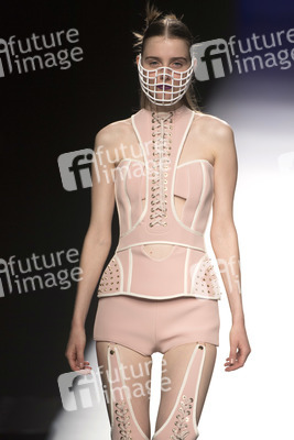 Maya Hansen Fashion Show auf der Mercedes-Benz Fashion Week Madrid SS17