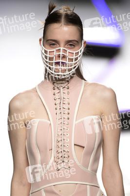 Maya Hansen Fashion Show auf der Mercedes-Benz Fashion Week Madrid SS17