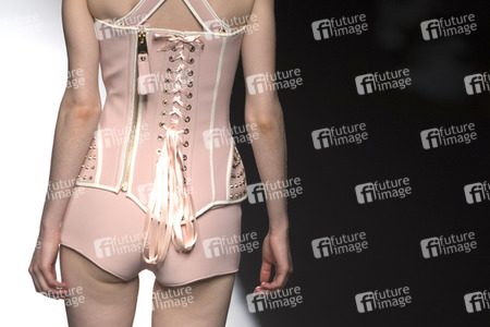 Maya Hansen Fashion Show auf der Mercedes-Benz Fashion Week Madrid SS17