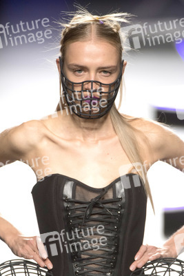 Maya Hansen Fashion Show auf der Mercedes-Benz Fashion Week Madrid SS17