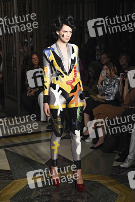 Pam Hogg Fashion Show auf der London Fashion Week SS17