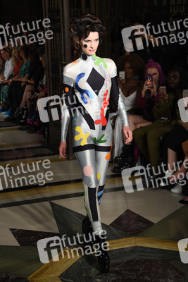 Pam Hogg Fashion Show auf der London Fashion Week SS17